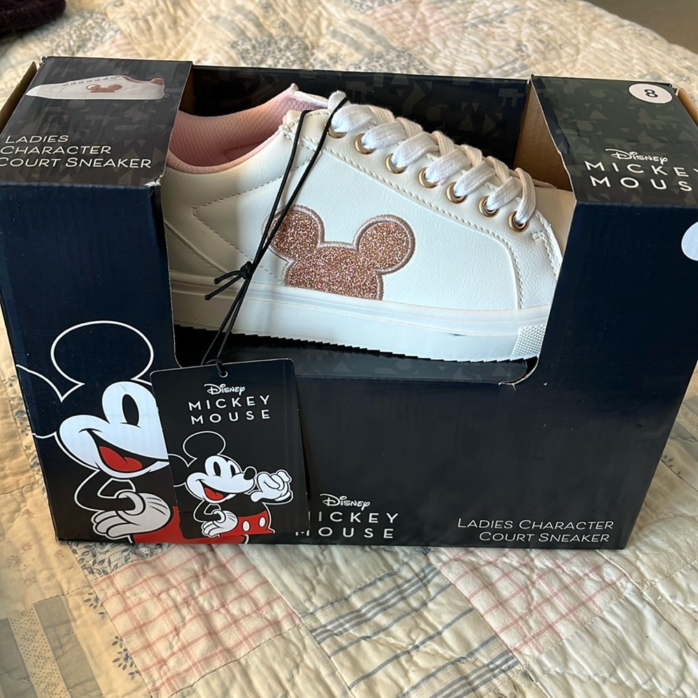 NWT Disney Mickey Mouse ladies Court Sneakers White w/ Pink glittery Mickey head